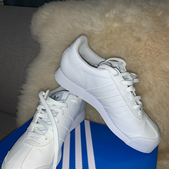 All white Adidas Samoa shoes - Picture 4 of 8